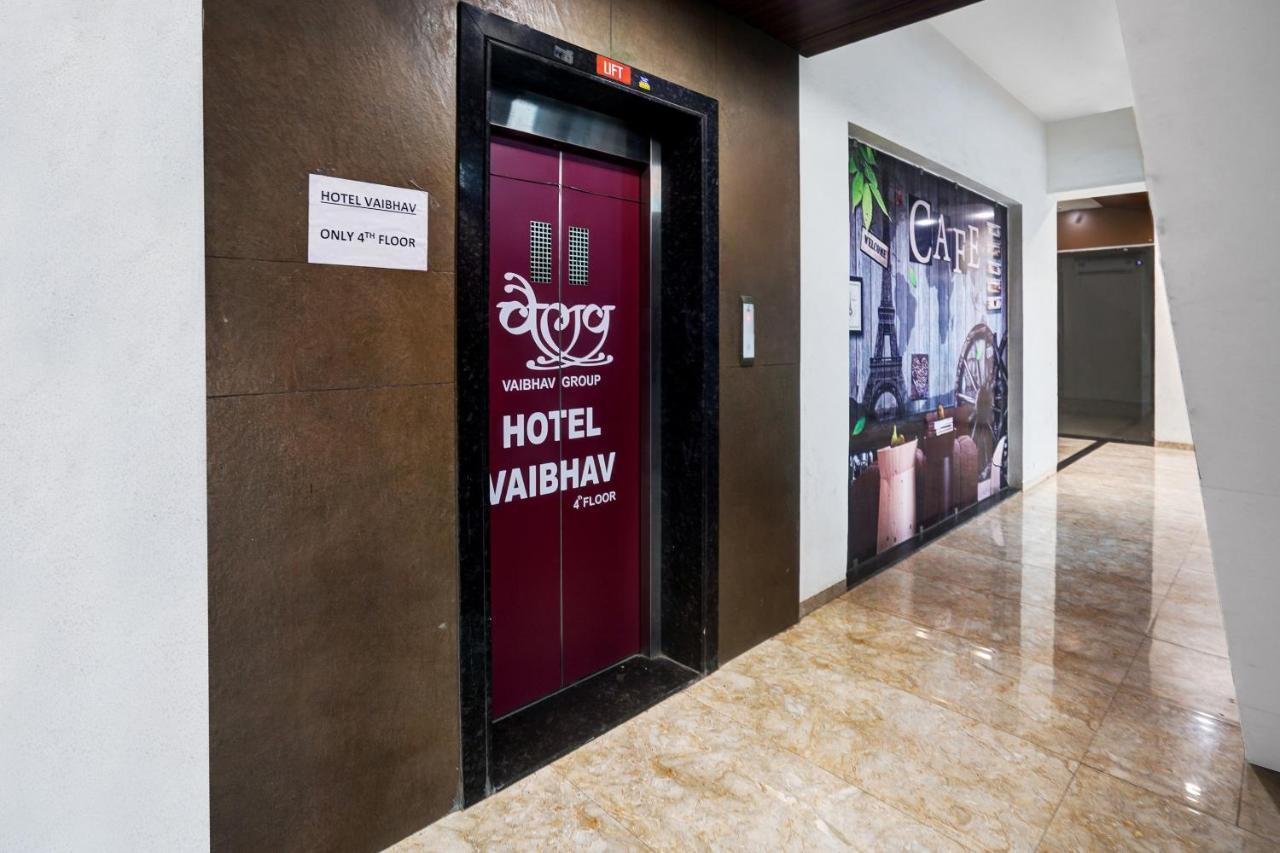 Townhouse Oak Hotel Vaibhav Surat Exterior foto